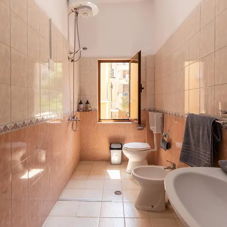 Center Apartment *