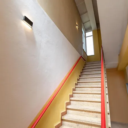 Center Apartment *